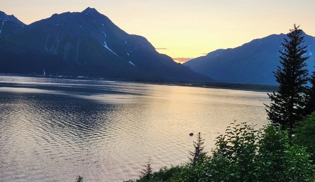 “Charming Refurbished Cabin with Modern Amenities, Perfect for Nature Lovers!”