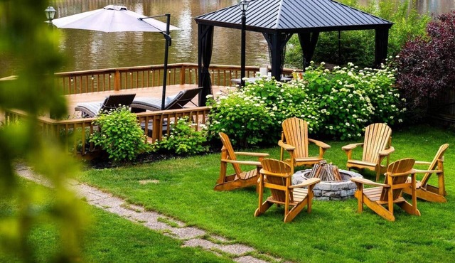 Charming riverside cottage