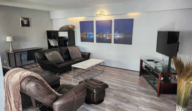 Charming upper-level Haven- 3 bedroom home