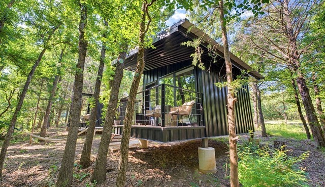 Charming Woodland Cabin Retreat near River and Grasslands in Texas