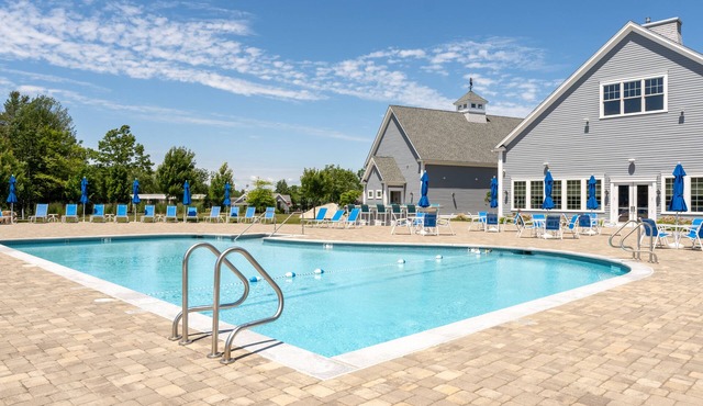 Cheerful 2 Bedroom Vacation Home with Pool!