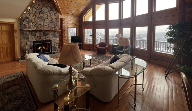 Cheerful and spacious log home4 bedroom 3 1/2 bath