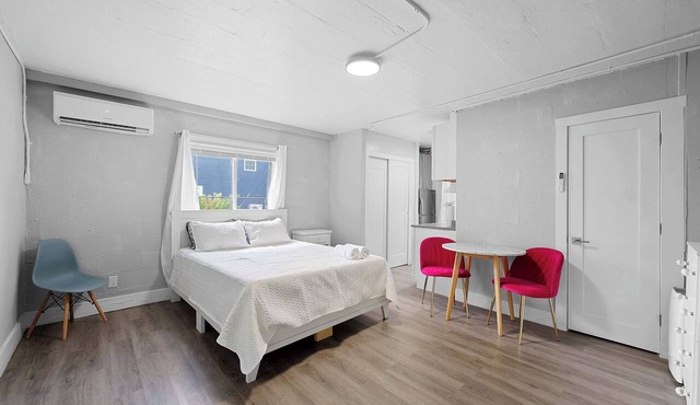 Chic City Retreat 93D