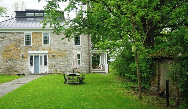 Circa 1781 Hudson Valley Retreat with Amenities