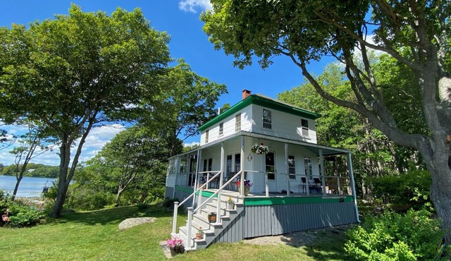 Classic 4 BR cottage steps from the beach: off-season rental inquiries welcome!