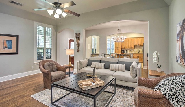 Classic Dallas Home ~ 6 Mi to Downtown!