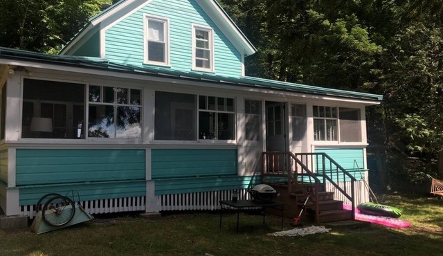 Classic Waterfront Maine Cottage