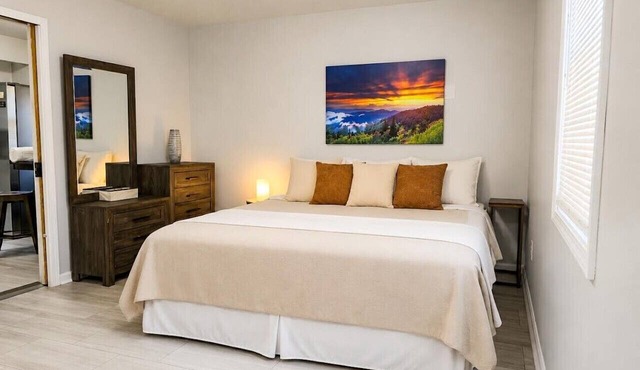 Classy Oberlin Stay | Near Dining, Shops & College