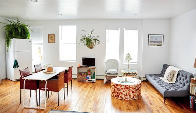 Clean, Quiet Studio apartment in Rockaway Beach, just a blockfrom the beach