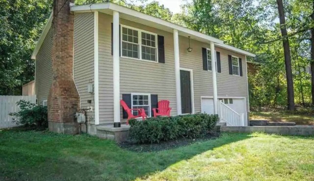 Clean Saratoga Home Close to SPAC & Track | Dogs