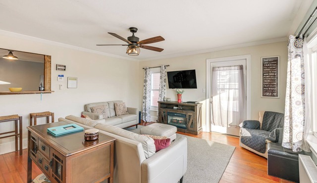 Close to Dtwn Bangor: Inviting Maine Home