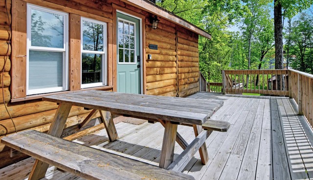 Close to Town - Deck & Fire Pit - Pet Friendly