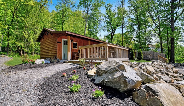 Close to Town - with Deck & Fire Pit - Pet Friendly