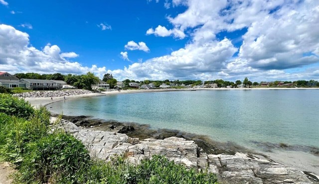 Coastal Farmhouse vibe, walk to restaurants,shops & beach, 7 Minutes to Portland