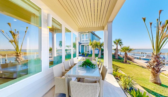 Coastal Luxury Beauty on the Bay