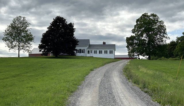 Coastal Maine Cozy Farmhouse for Family Vacations & Wedding Ceremonies