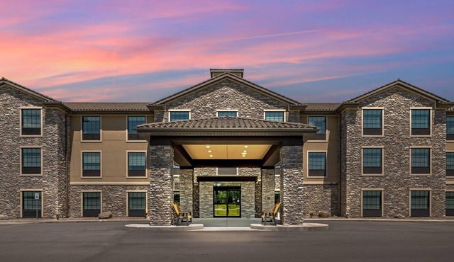 Comfort Inn & Suites Medina NY near Erie Canal
