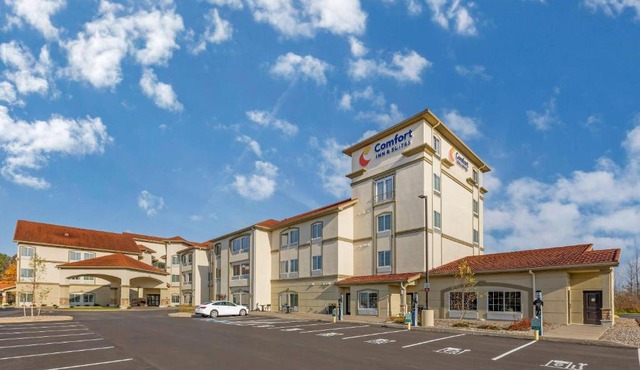 Comfort Inn & Suites Verona at Turning Stone Resort Casino