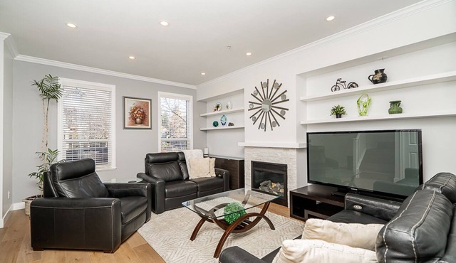 Comfortable and Fully Equipped 3 BR, Steps Away from Langley Center - A/C in Langley