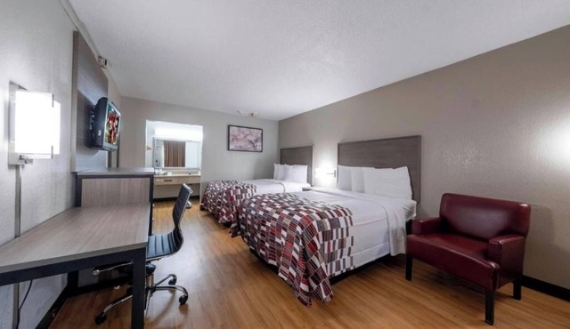 Comfortable & Pet-Friendly Room Perfect for Budget Travelers in Charlottesville