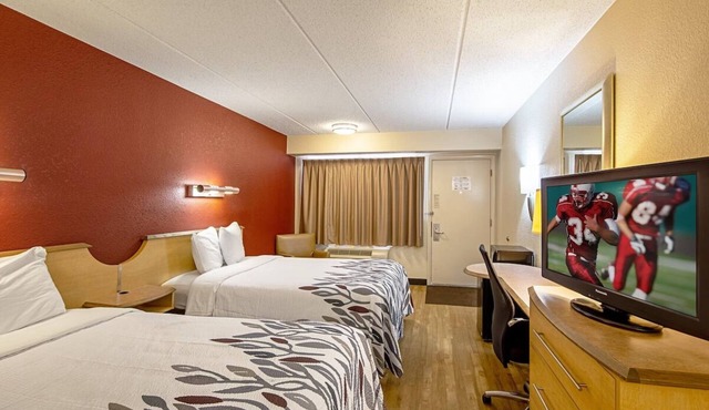 Comfortable Room Near Pro Football Hall of Fame, Just a 9 Min Drive Away