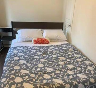 Comfortable Room with Free Parking in Brampton