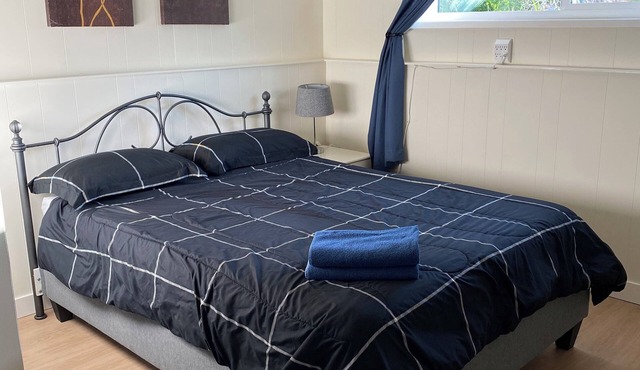 Comfy and clean garden suite. Close to Discovery Pier, Museum, and Hospital.