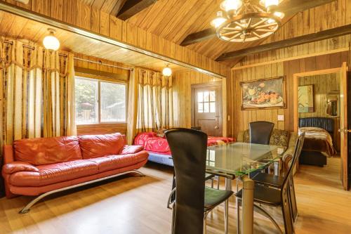 Community Perks: Monticello Cabin w/Grill!