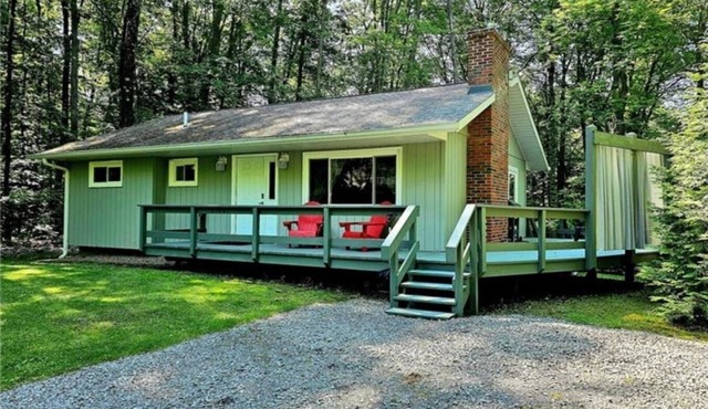 Conneaut Lake Retreat with Hot Tub and Rustic Firepit, 3/8 miles to the Lake