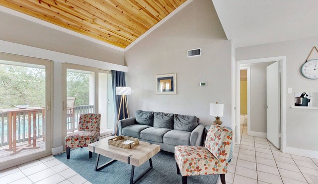 Contemporary Condo w/Fast WiFi and Shared Pool