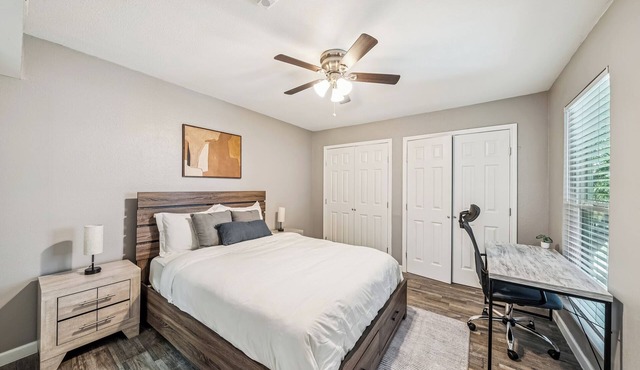 Convenient Midterm Housing Option