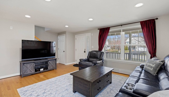 Convenient Portland home 3 miles from Downtown