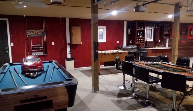 Copano Bay Fishing Lodge. With Game Room and pool table