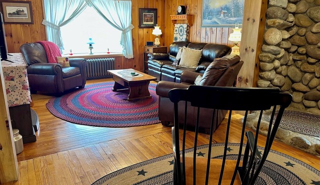 Country Cottage Living in the Town of Ticonderoga with Modern Amenities