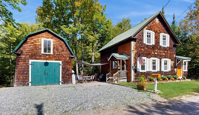 Country home w/stream, yard, garden, snowmobile access, nr Santa's Village