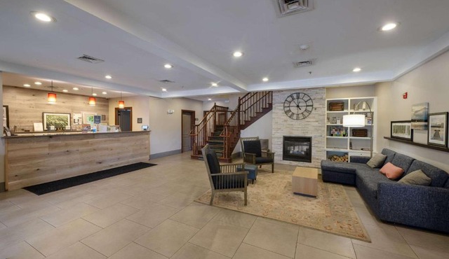 Country Inn & Suites by Radisson, Queensbury - Lake George , NY