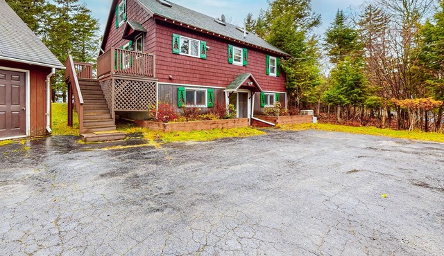 Country-style home with gorgeous views, big yard, firepit & W/D