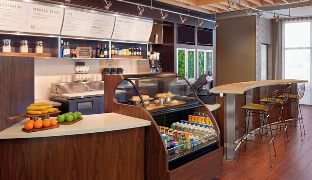 Courtyard by Marriott Kingston Highway 401/Division Street