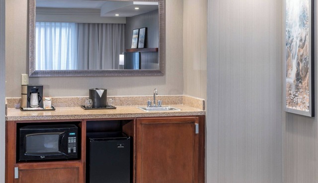 Courtyard by Marriott West Orange