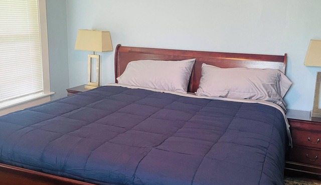Cozy 1-bedroom apartment with WiFi, AC, full kitchen, in enjoyable Colebrook