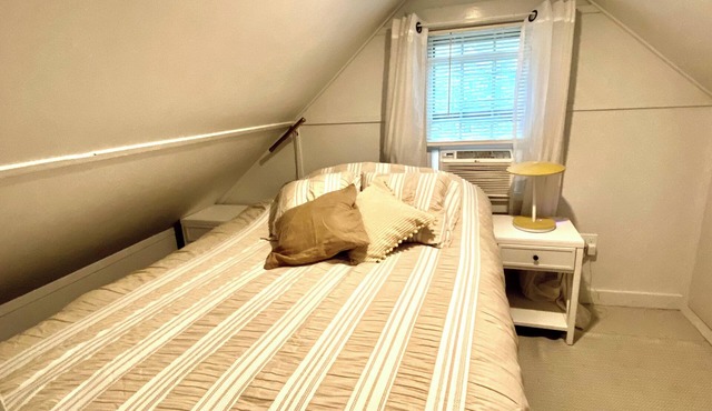 Cozy 1-bedroom cabin with a loft in Mount Desert