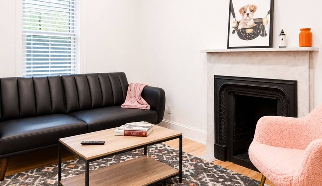 Cozy 1BR with equipped kitchen, dining table, TV, Wi-Fi, near High Falls.