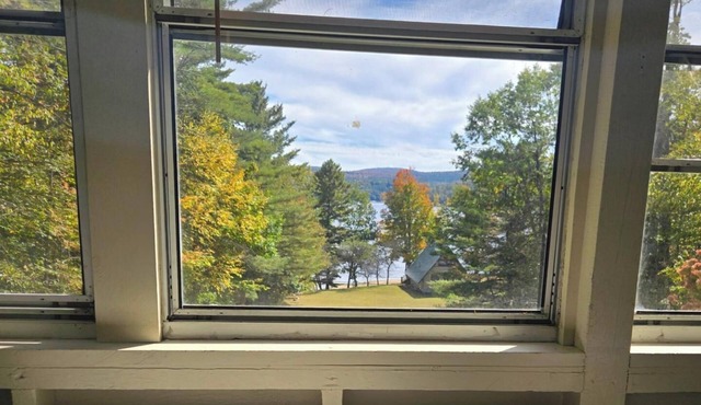 Cozy 2-bdrm, 3-season Adirondack cabin at tranquil Great Sacandaga Lake w/WiFi