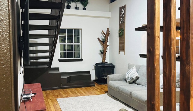 Cozy 2-bedroom cabin in beautiful Waco, 10-15 minutes from medical center