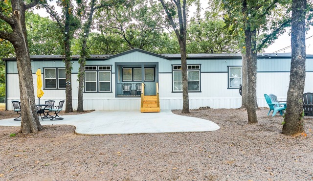 Cozy 2021 Lake Texoma Cabin Close To Everything!