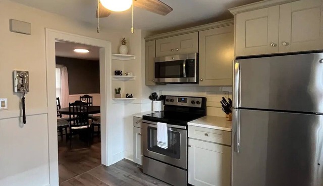 Cozy 2BR Fairport Village home
