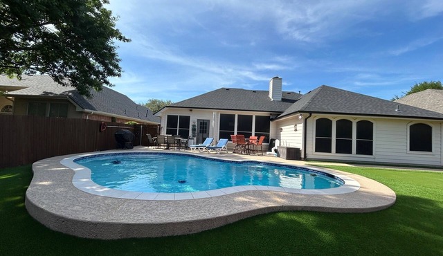 Cozy 3-bedroom home w/Pool & Office. Near Dallas FIFA 2026