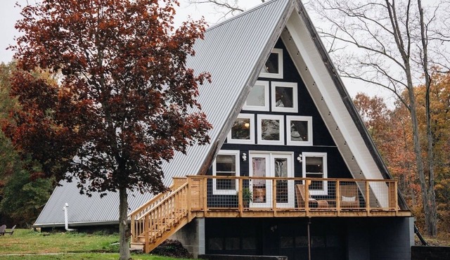 Cozy A-Frame Getaway Minutes from Nelson Ledges