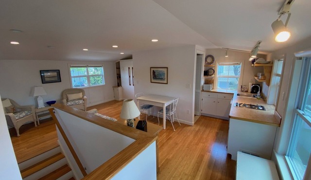 Cozy and bright shoreline studio apartment - walk to beach and row to boat