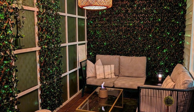 Cozy and Chic unit with private entrance.